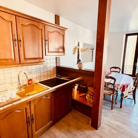 Warm Close To The Slopes And The Lake! *