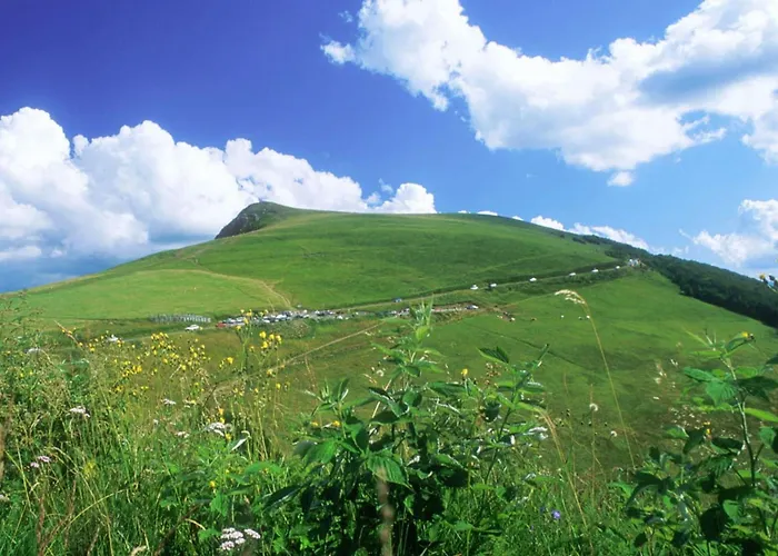 Warm Close To The Slopes And The Lake! *