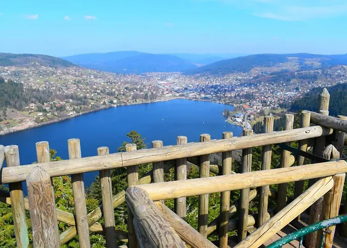 Warm Close To The Slopes And The Lake! *