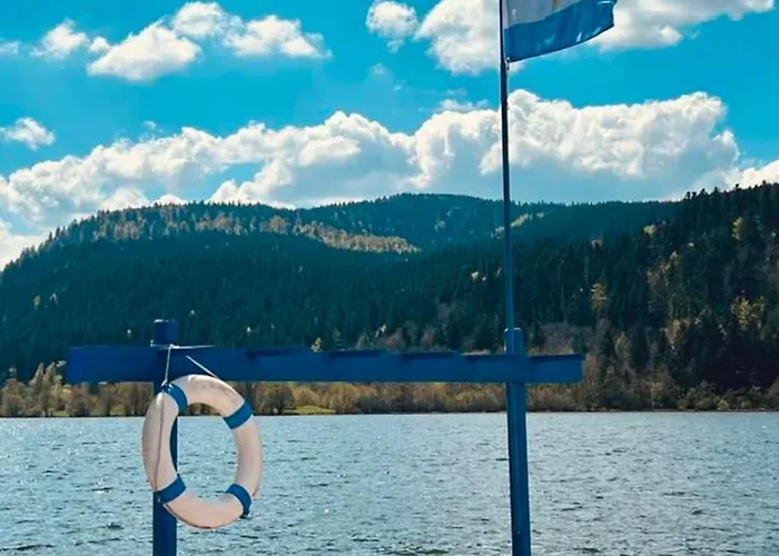 Warm Close To The Slopes And The Lake! *